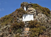 56 Alla Forcella Rossa (2055 m) con la  Madonnina del G.A.M.A. -Gruppo Amici Montagna Alme